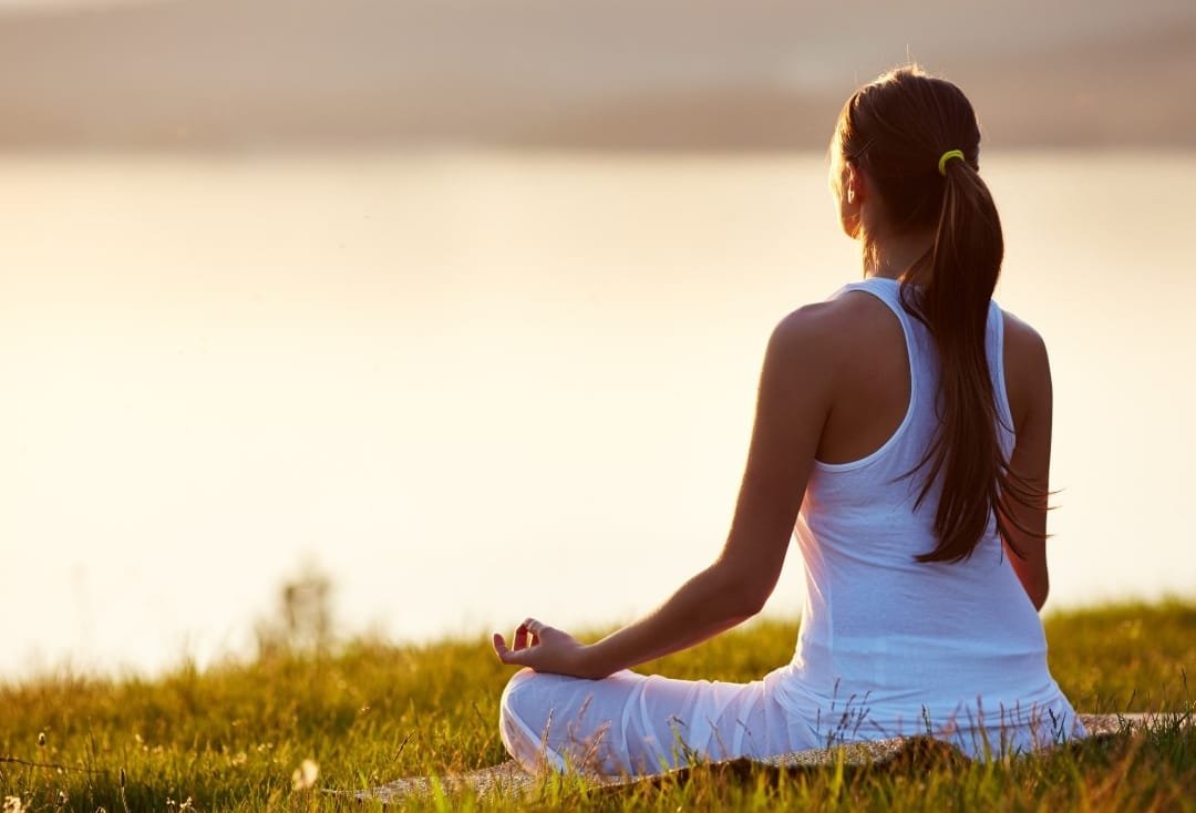 Meditação é uma técnica ancestral com raízes orientais, cujo objetivo é trazer calma, relaxamento, foco e tranquilidade